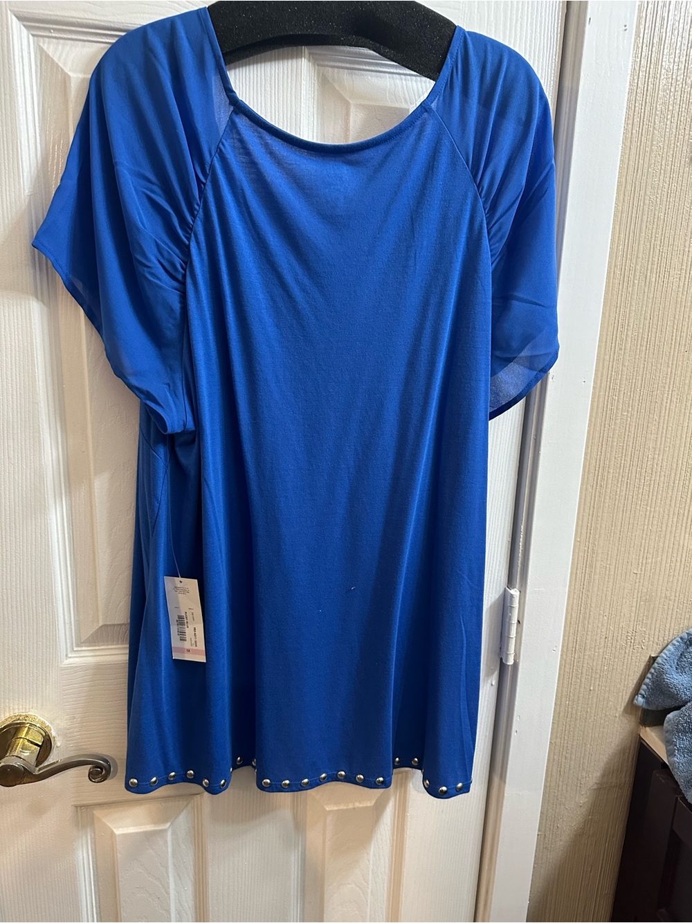 a.n.a Women’s Royal Blue V-Neck Short Sleeve Top - Picture 2 of 2